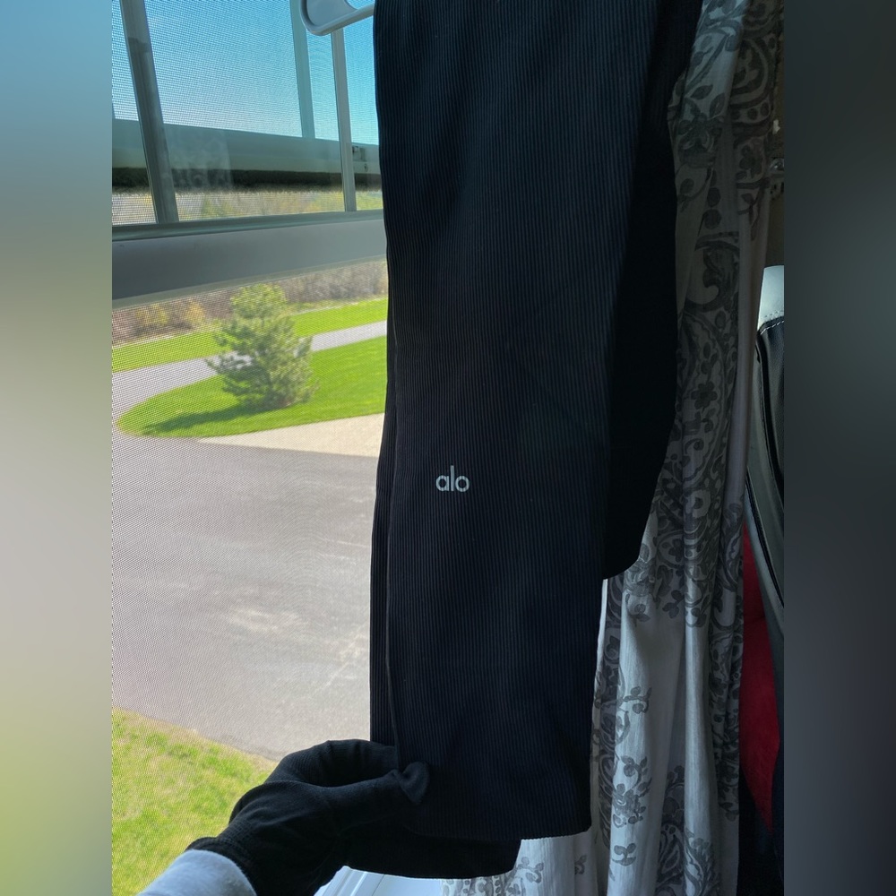 Black ribbed ALO leggings